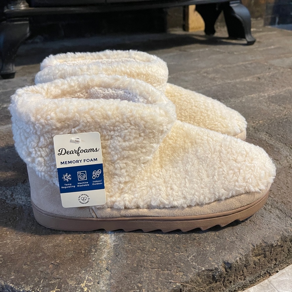 Dearfoams Cream Plush Slippers